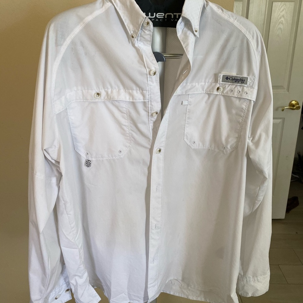 Men’s lightweight button down